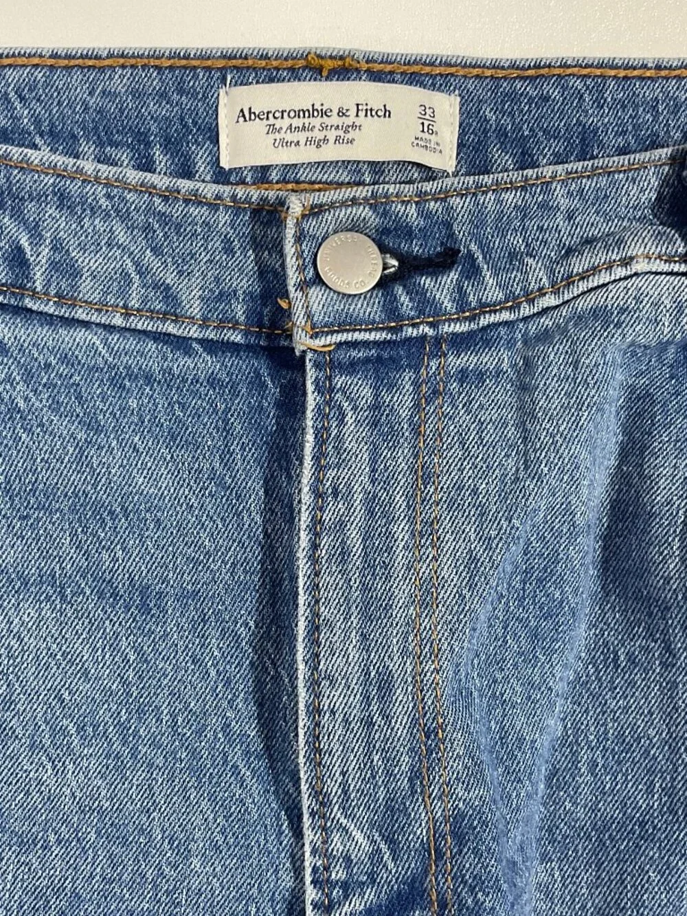 Abercrombie & Fitch 33/16 Ankle Straight Ultra High Rise Distressed Jeans Womens